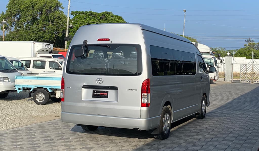 2017 Toyota Hiace Commuter image-5