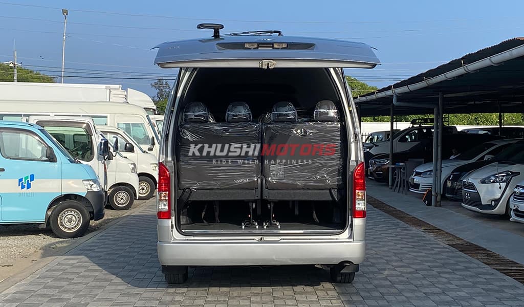 2017 Toyota Hiace Commuter image-10