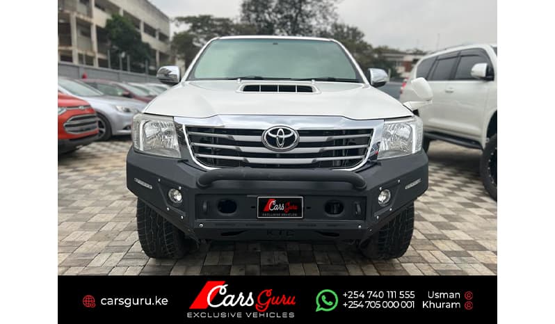 2015 Toyota Hilux E image-1