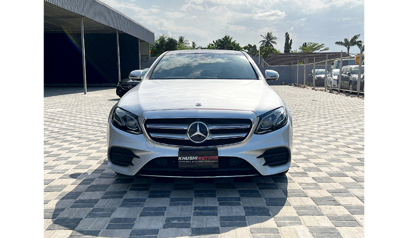 2017 Mercedes-Benz E220d image-1
