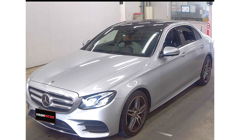 2017 Mercedes-Benz E220d image-3