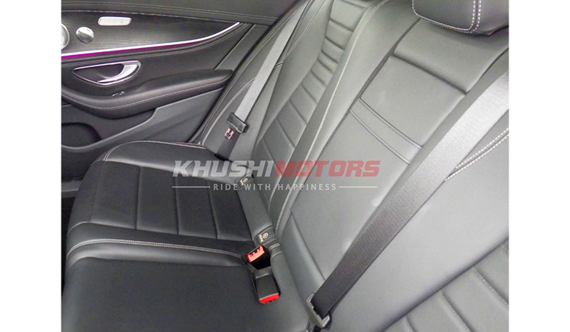 2017 Mercedes-Benz E220d image-7