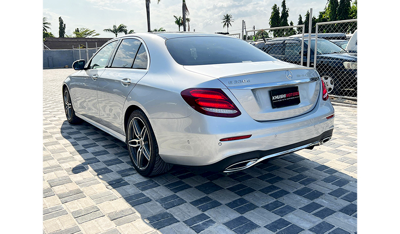 2017 Mercedes-Benz E220d image-9