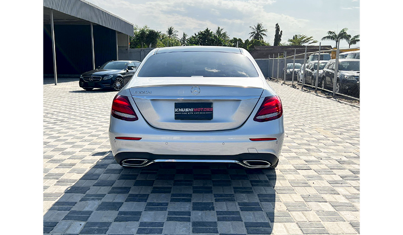 2017 Mercedes-Benz E220d image-10