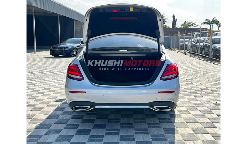 2017 Mercedes-Benz E220d image-12