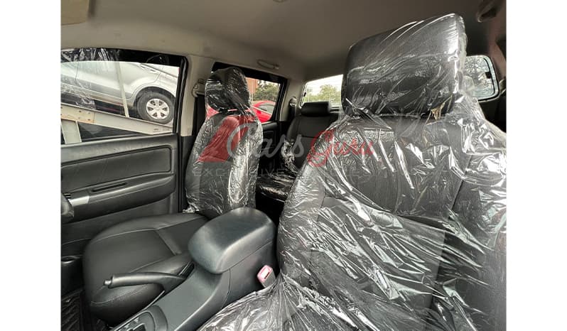 2016 Toyota Hilux image-10