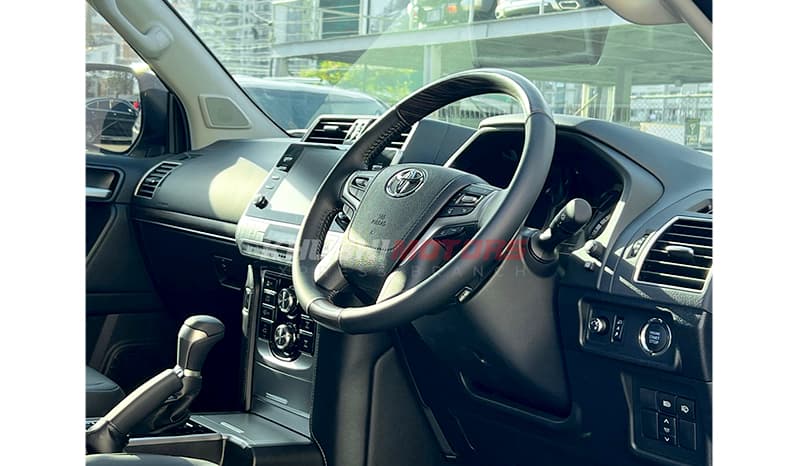 2023 Toyota Land Cruiser Prado image-3
