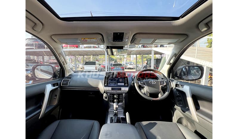 2023 Toyota Land Cruiser Prado image-5