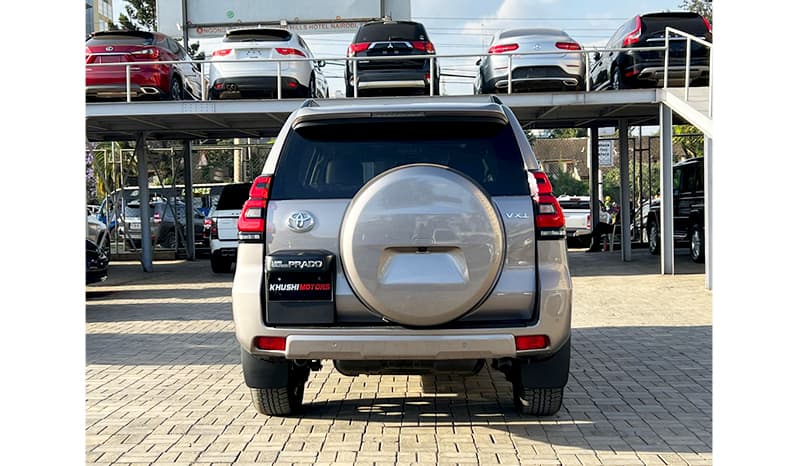 2023 Toyota Land Cruiser Prado image-6