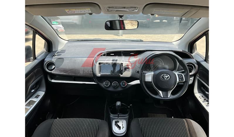 2014 Toyota Vitz image-6