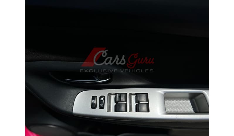 2014 Toyota Vitz image-8