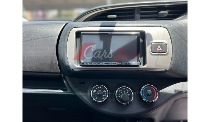 2014 Toyota Vitz image-9