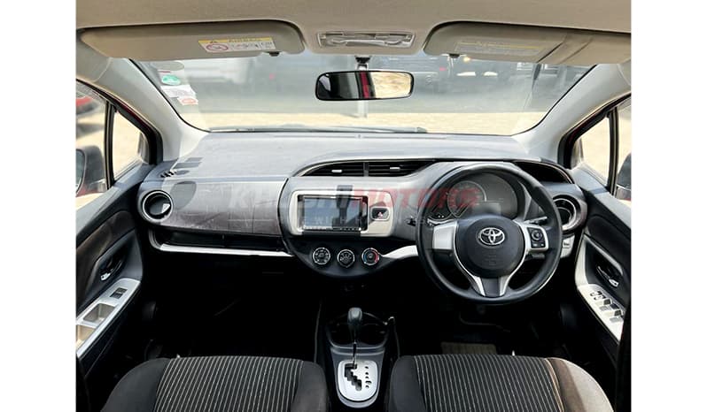 2014 Toyota Vitz image-16