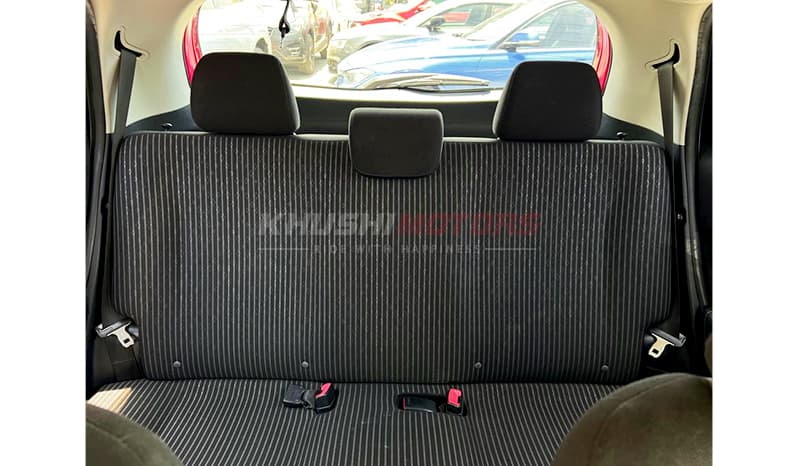 2014 Toyota Vitz image-17