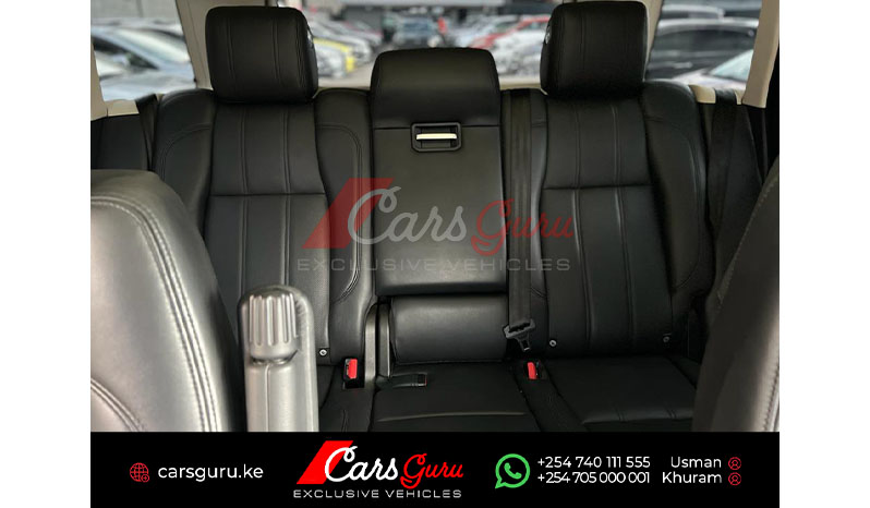 2013 Land Rover Range Rover Vogue image-11