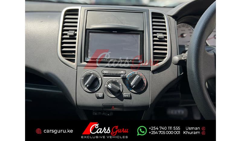 2014 Nissan Wingroad image-6