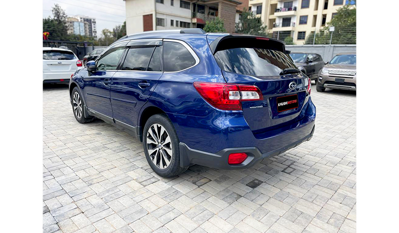 2015 Subaru Outback Base image-14