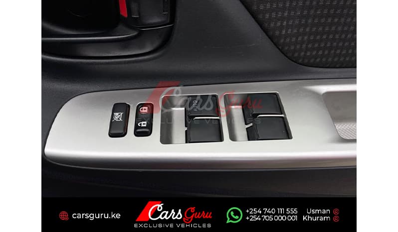 2015 Toyota Vitz Base image-7