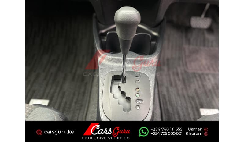 2015 Toyota Vitz Base image-8