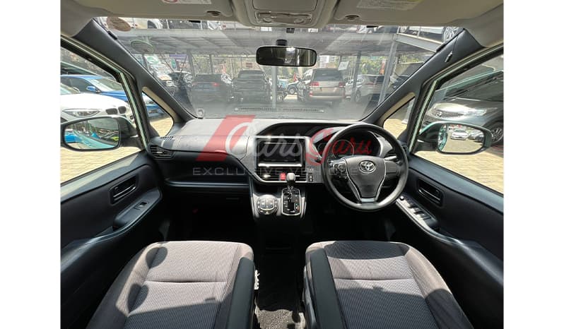2015 Toyota Voxy X image-6