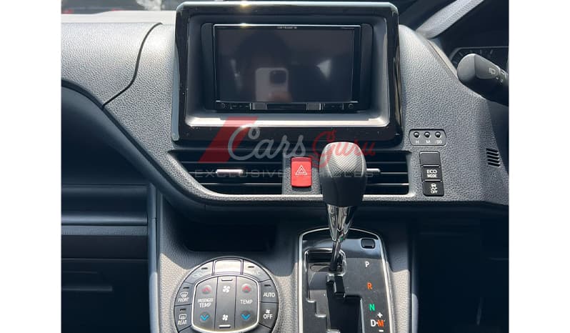 2015 Toyota Voxy X image-9