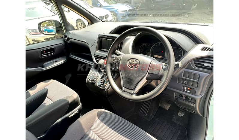 2015 Toyota Voxy X image-15