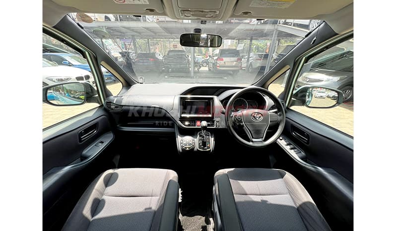 2015 Toyota Voxy X image-16