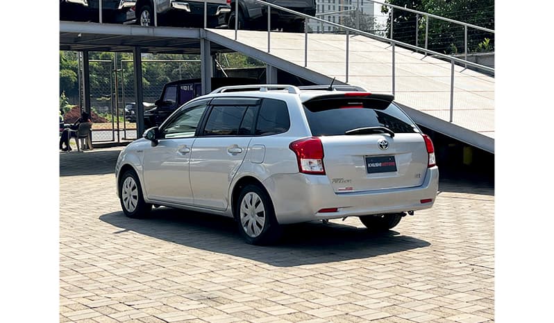2015 Toyota Fielder Hybrid image-4