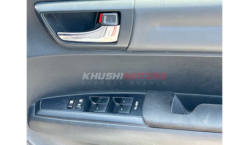 2015 Toyota Fielder Hybrid image-5