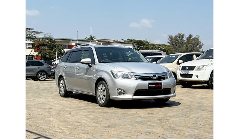 2015 Toyota Fielder Hybrid image-9