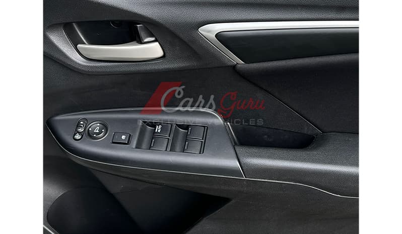 2015 Honda Fit X image-6