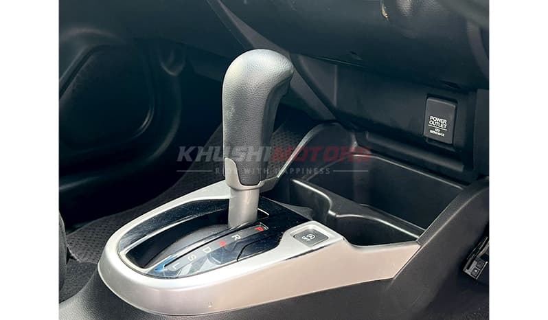 2015 Honda Fit X image-14