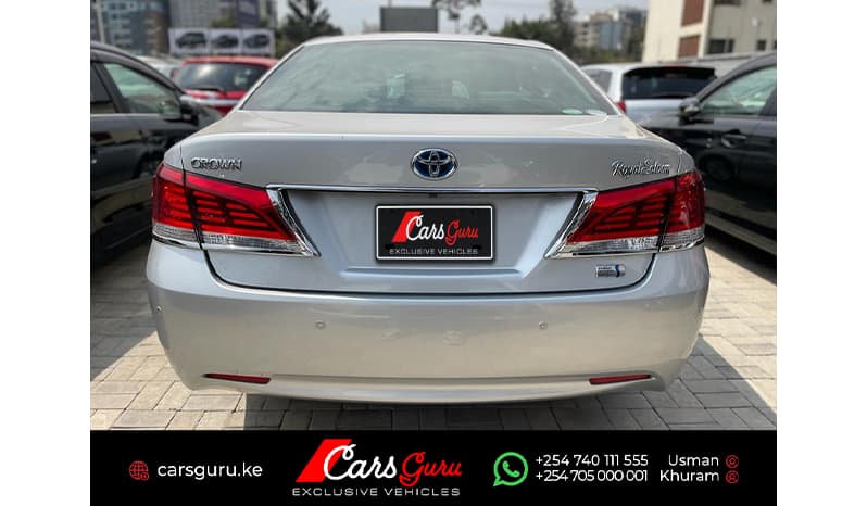 2015 Toyota Crown Royal Saloon image-2