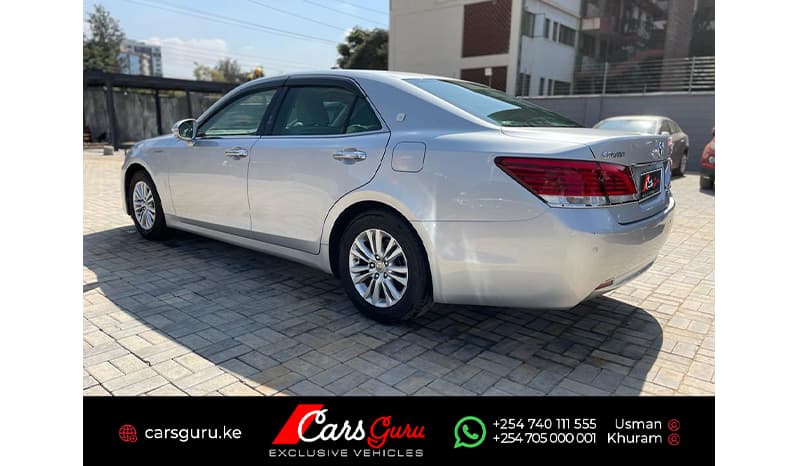 2015 Toyota Crown Royal Saloon image-3