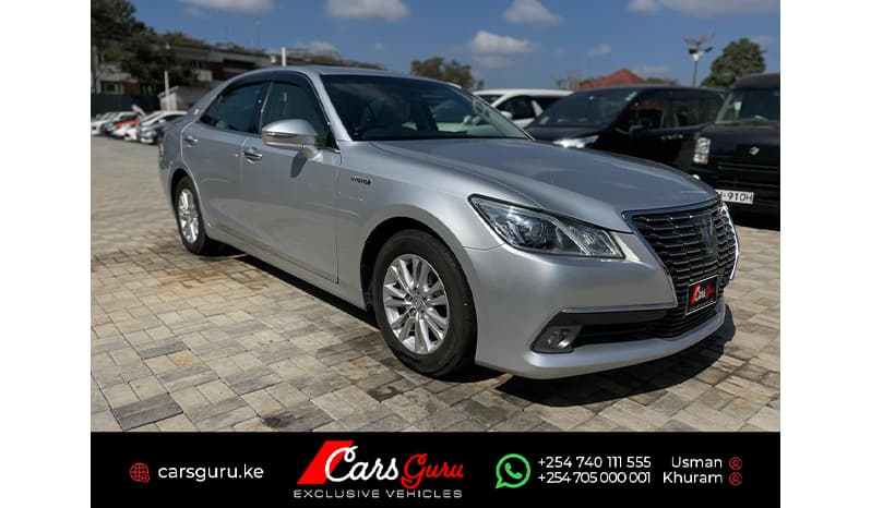 2015 Toyota Crown Royal Saloon image-4