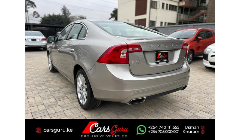 2015 Volvo S60 image-4