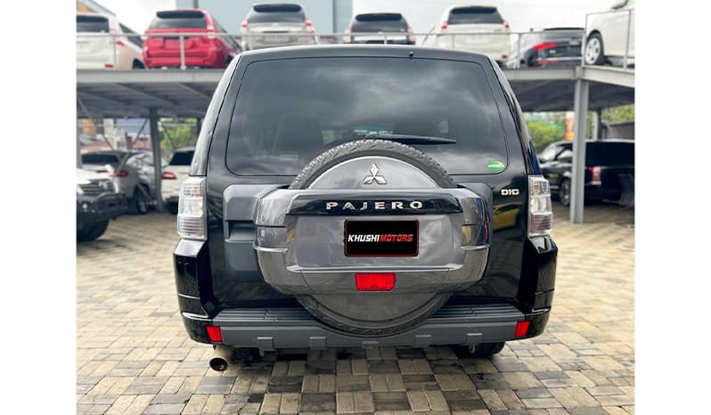 2015 Mitsubishi Pajero GR Long image-12