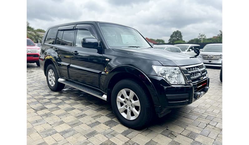 2015 Mitsubishi Pajero GR Long image-13