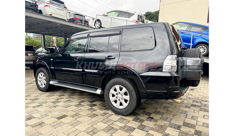 2015 Mitsubishi Pajero GR Long image-14