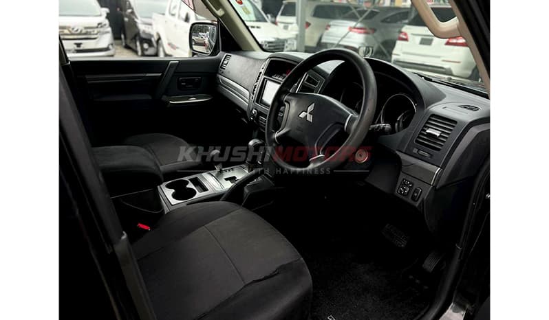 2015 Mitsubishi Pajero GR Long image-15