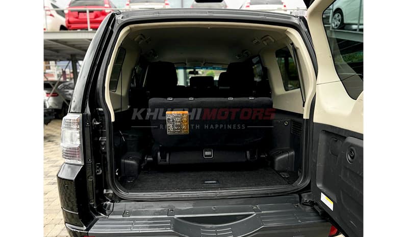 2015 Mitsubishi Pajero GR Long image-19