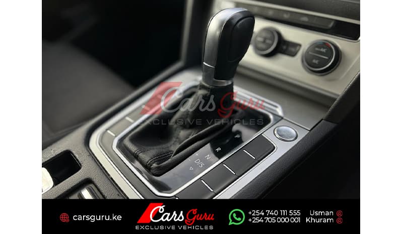 2015 Volkswagen Passat image-9