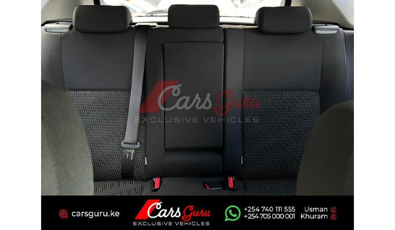 2015 Toyota Auris S-Package image-9