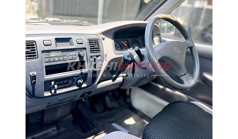 2002 Toyota Townace image-8