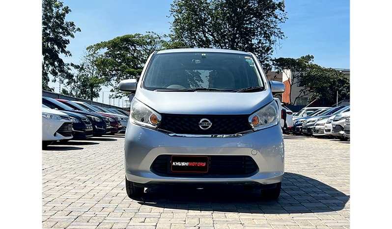 2015 Nissan Dayz J image-1