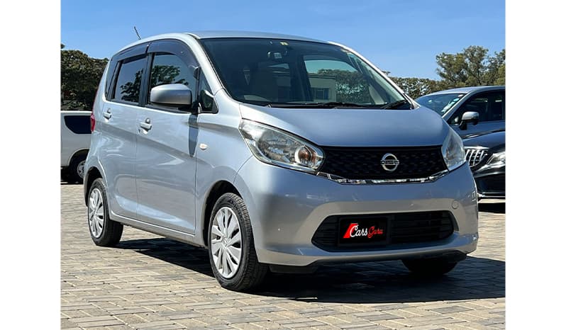 2015 Nissan Dayz J image-3