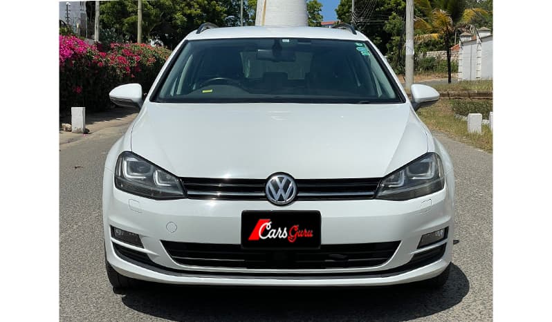 2015 Volkswagen Golf Variant image-1
