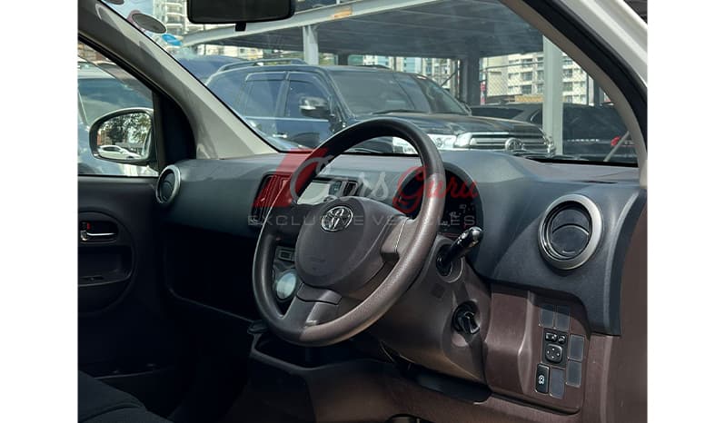 2015 Toyota Passo X-L Package image-9