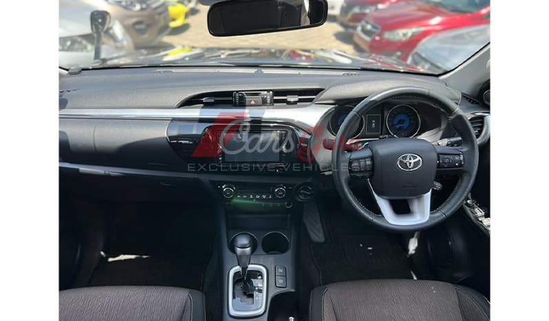 2017 Toyota Hilux image-12