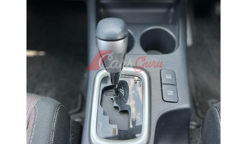 2017 Toyota Hilux image-16
